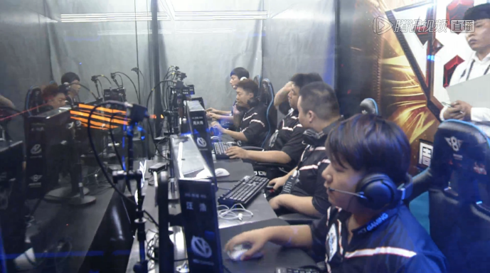 s1mple以租借形式加盟Falcons，为期一个月！BOROS已被下放