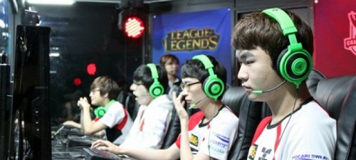 Falcons , 3DMAX , TyLoo , 和 aurora 在 FISSURE Playground 2 中赢得初赛