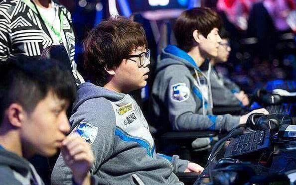 TES官方：替补中单 xiye 成为自由球员，正式断开联系